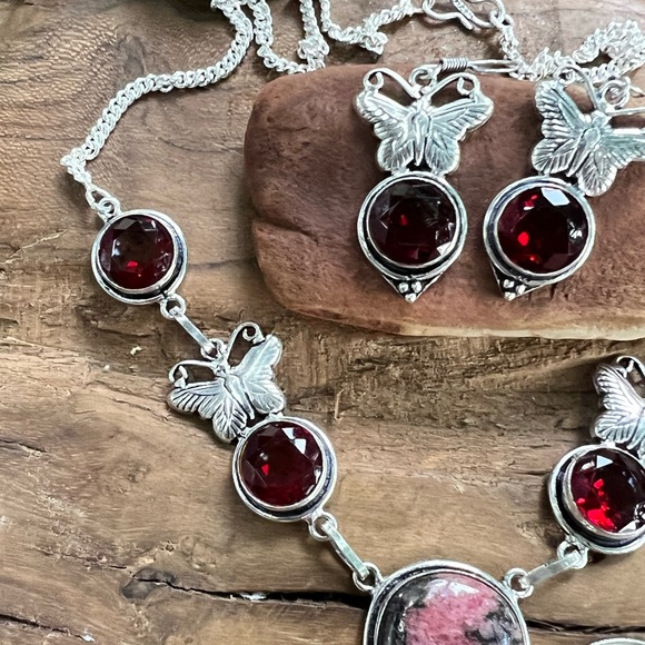 Garnet & rhodochrosite butterfly necklace with earrings - Picture 4 of 10